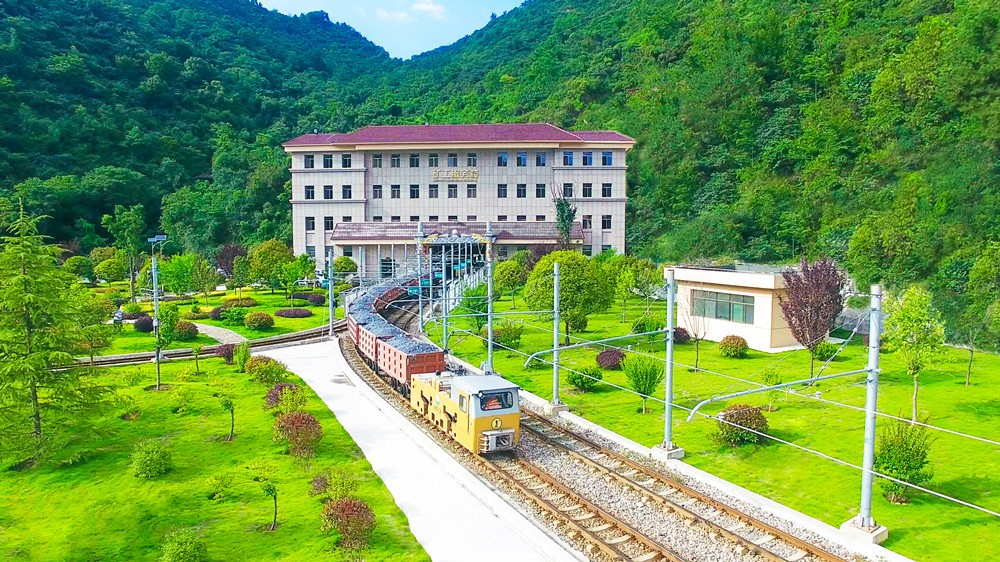 202301121673485737138380.jpg 礦工服務(wù)樓_副本.jpg