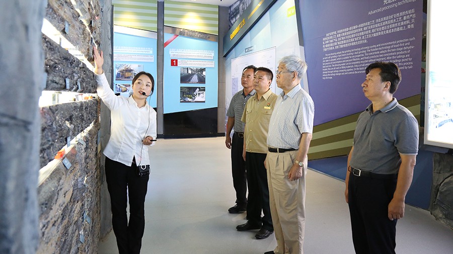 202406261719379639817479.jpg 18-2020年8月,原四川省委書記、省人大常委會主任,中共第十六屆中央委員,第十一屆全國人大常委會委員張學忠蒞臨金徽股份參觀。.jpg