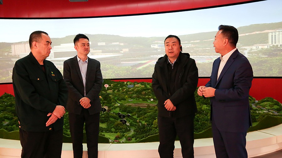 202406261719380645222147.jpg 37-2023年4月,甘肅證監(jiān)局黨委書記、局長毛濤蒞臨金徽股份調(diào)研。.jpg