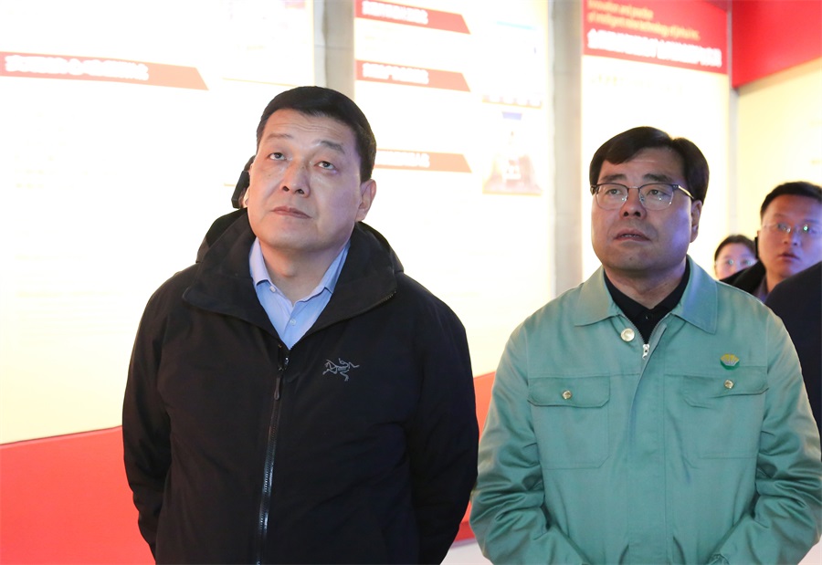 202406261719380747365810.jpg 38-2023年12月,民建甘肅省委員會主任委員,全國政協(xié)委員,甘肅省政協(xié)常委,省生態(tài)環(huán)境廳廳長,省核安全局局長葛建團蒞臨金徽股份調(diào)研。.jpg