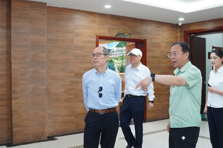 202406261719381100871470.jpg 2024.06.23重慶市政協(xié)副主席、民盟市委會主委杜惠平蒞臨金徽股份調(diào)研.jpg