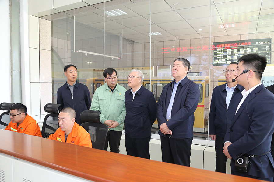 202406261719382948818202.jpg 全國政協(xié)常委,省政協(xié)副主席,民進中央常委、甘肅省主委尚勛武調(diào)研金徽股份時強調(diào),要加強科技創(chuàng)新與人才培養(yǎng)。-900.jpg