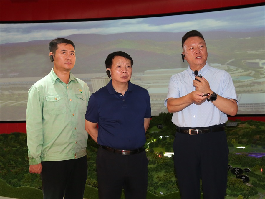 202407201721450990320699.jpg 2024.07.12全國人大憲法和法律委員會副主任委員王洪祥蒞臨金徽股份調(diào)研.jpg