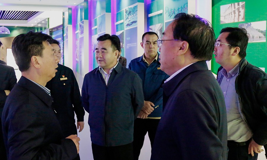 202505191747663069686565.jpg 39.2019年4月,時任省應急管理廳黨組書記、廳長黃澤元蒞臨金徽股份調(diào)研安全生產(chǎn)工作-900.jpg