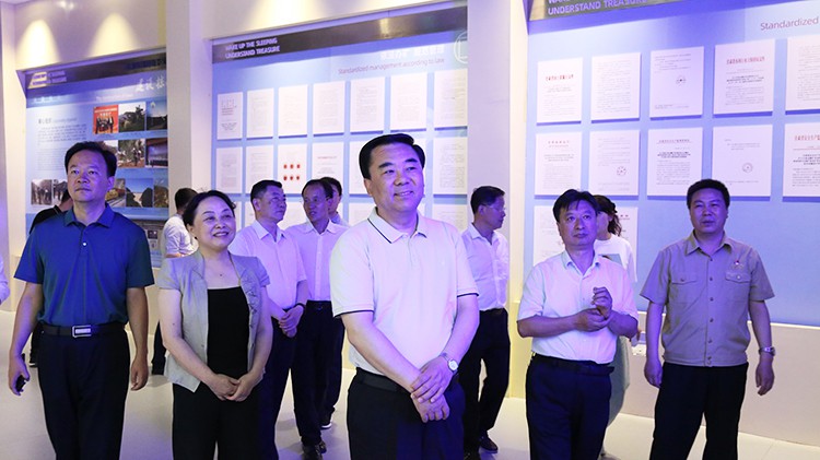 省委常委、省委統戰部部長馬廷禮蒞臨金徽股份調研